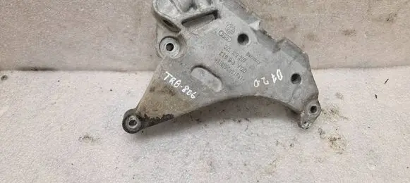 Engine mounting bracket