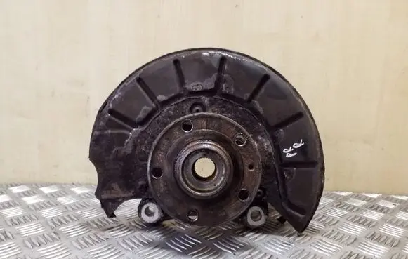 Volkswagen PASSAT B7 Front wheel hub