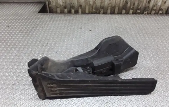 Volkswagen Golf Plus Accelerator throttle pedal 1K1721503M