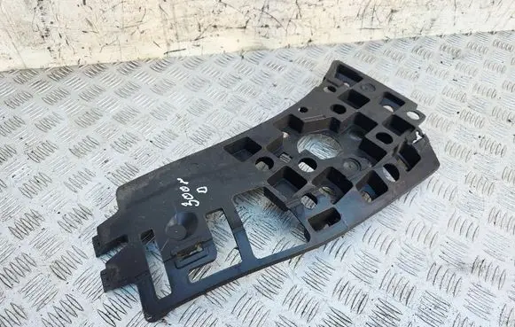 Front bumper mounting bracket