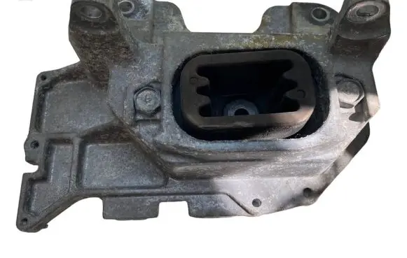 Nissan Pulsar Gearbox mounting bracket A0E3211 112543ZU0A