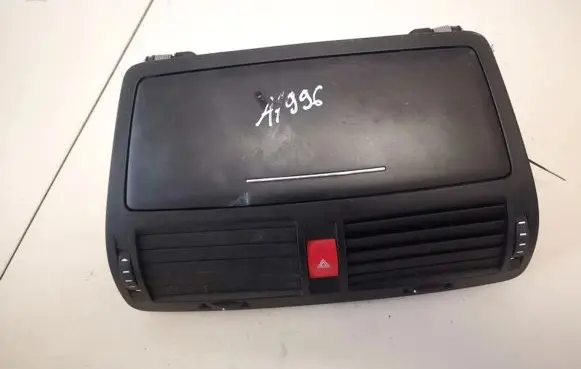Skoda Octavia Mk2 (1Z) Dash center air vent grill 1z0820951