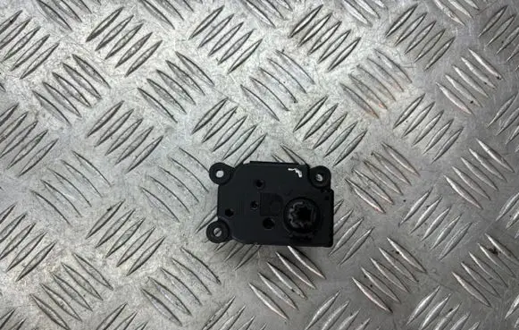 Mercedes-Benz C W203 Air flap motor/actuator 41047428G 520090305 986473R