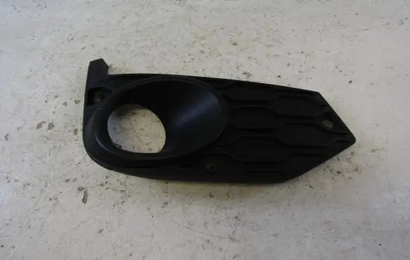 Iveco Daily 6th gen Front fog light trim/grill 5801562215