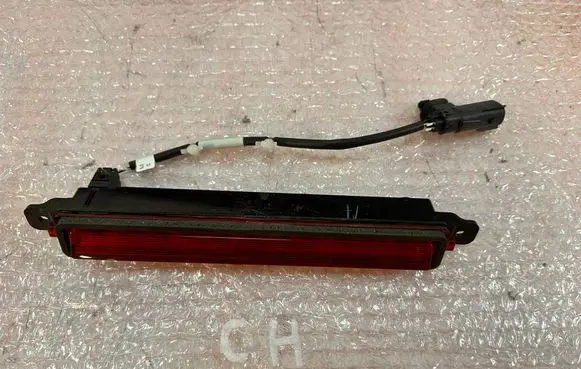 Volkswagen Amarok II Third/center stoplight N1XB13A61