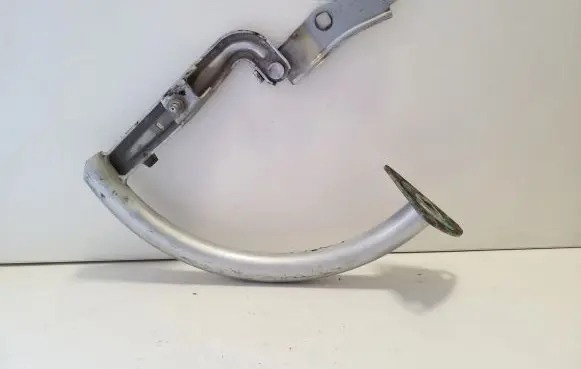 Volkswagen PASSAT B6 Tailgate/trunk/boot hinge 3C5827302B