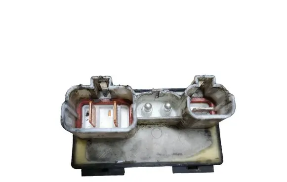 Volvo S70 V70 V70 XC Coolant fan relay 9442934 899251000 PA6GF30