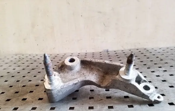 Honda CR-V Gearbox mounting bracket