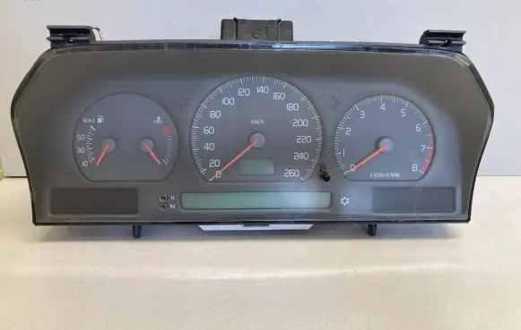 Volvo C70 Speedometer (instrument cluster) 9472519 9451530 9472725
