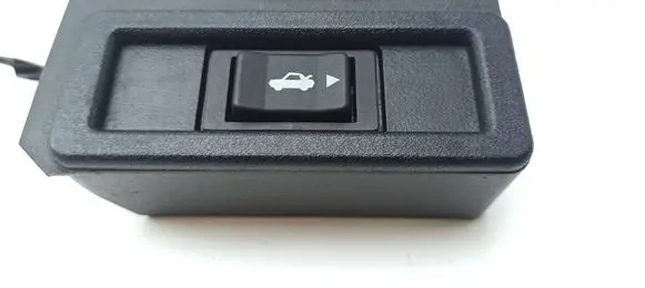 Jaguar XJ X40 Tailgate opening switch DBC5028