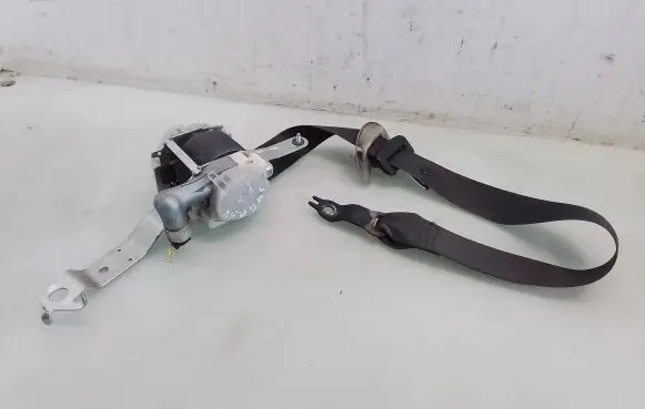 Subaru Outback Front seatbelt