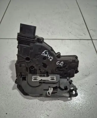 Volkswagen Sharan Sliding door lock 7N0839016B