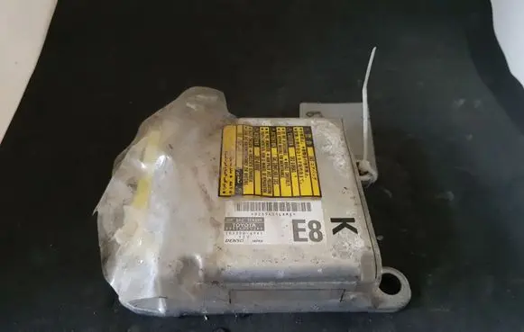 Toyota Prius (XW30) Airbag control unit/module 8917047380