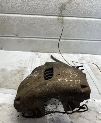 Volkswagen PASSAT B5 Front brake caliper