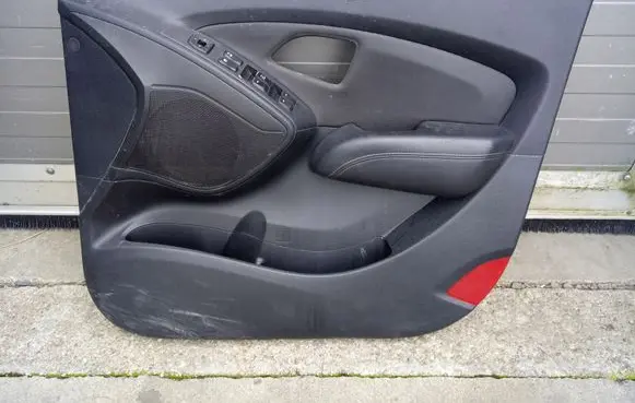 Hyundai ix35 Front door card panel trim