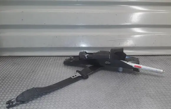 Volvo V70 Front seatbelt 