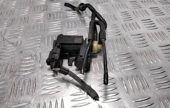 Audi A4 S4 B8 8K Valve vacuum 8K0906627 4010835A 270700363