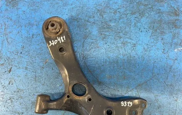 Lexus CT 200H Front lower control arm/wishbone 4806947050