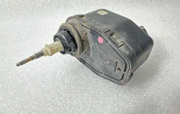 Audi 80 90 B3 Headlight level adjustment motor 893941295 90437520