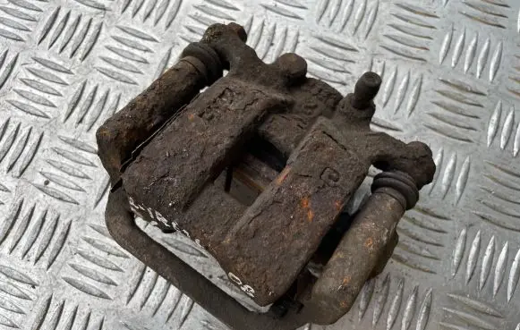 Nissan X-Trail T31 Rear brake caliper