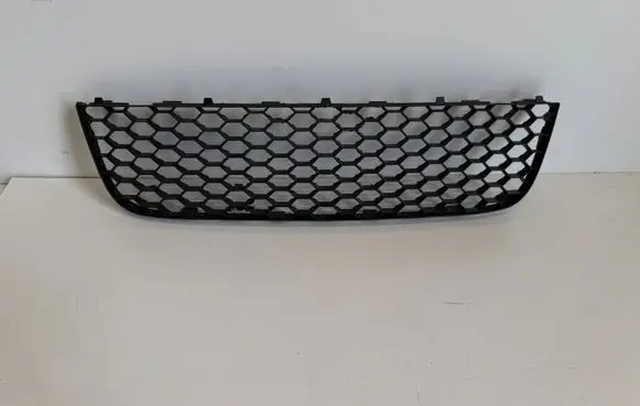 Volkswagen Golf V Front bumper lower grill 1K0853677B