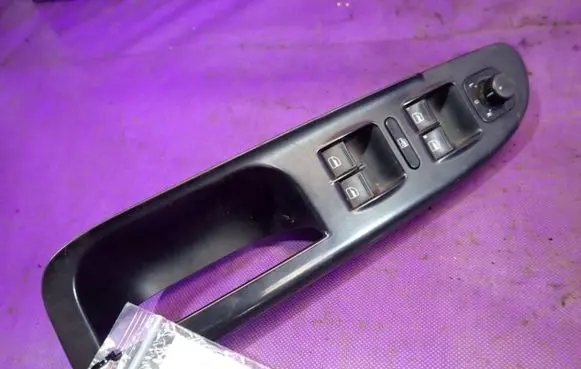 Volkswagen PASSAT B6 Quarter vent window switch 3C1867171B