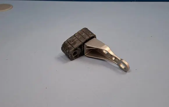 Porsche Macan (95B) Muffler mount bracket/holder 95B253144A 95B253480A