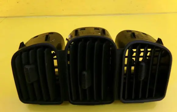 Chrysler Voyager Dash center air vent grill 05009038AA