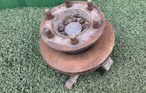 Iveco Daily 4th gen Front wheel hub spindle knuckle 504164799 504366656