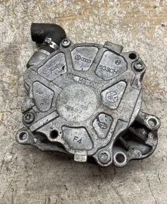 Audi A4 S4 B8 8K Vacuum pump 03L145100