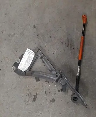 Volkswagen Golf Plus Engine bonnet/hood hinges 5M0823301