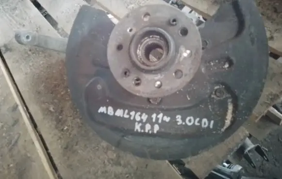 Mercedes-Benz ML W164 Front wheel hub