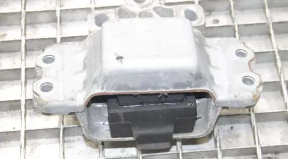 Volkswagen Scirocco Engine mount bracket 1K0199555AQ