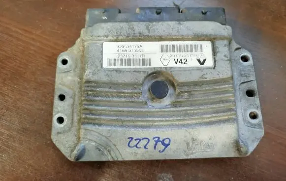 Renault Sandero I Engine control unit/module 237103317R 237102071R