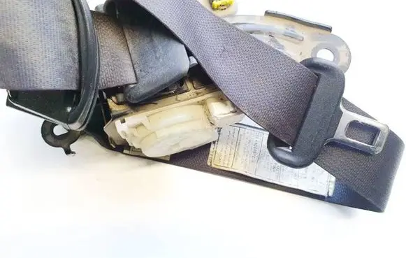 Lexus IS 220D-250-350 Rear seatbelt c8st138 c8st42233