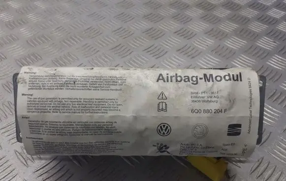 Volkswagen Polo IV 9N3 Steering wheel airbag 6Q0880204F