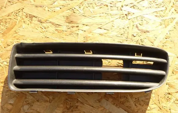 Skoda Octavia Mk1 (1U) Front bumper lower grill 1U0807367B