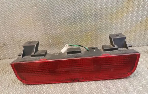 Mitsubishi Pajero Third/center stoplight