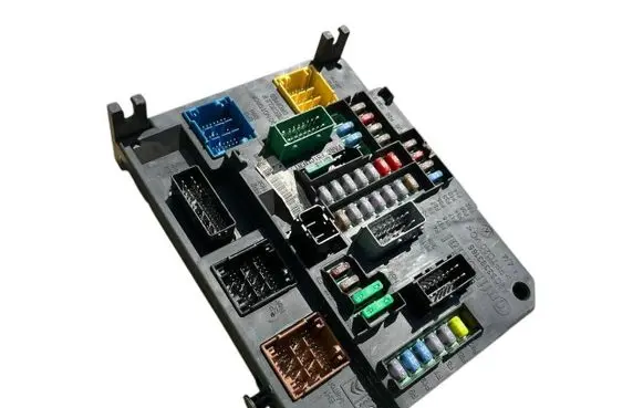 Citroen C4 II Picasso Fuse module 9806687980 BSIQ0401 S180204004B