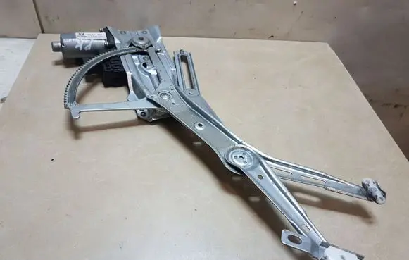 Opel Astra G Front door window regulator motor 90521881