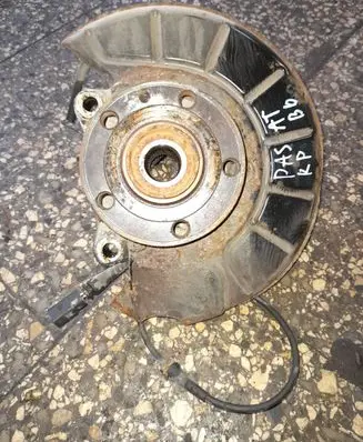 Volkswagen PASSAT B6 Front wheel hub