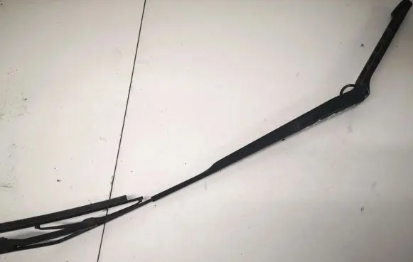 Nissan X-Trail T30 Front wiper blade arm
