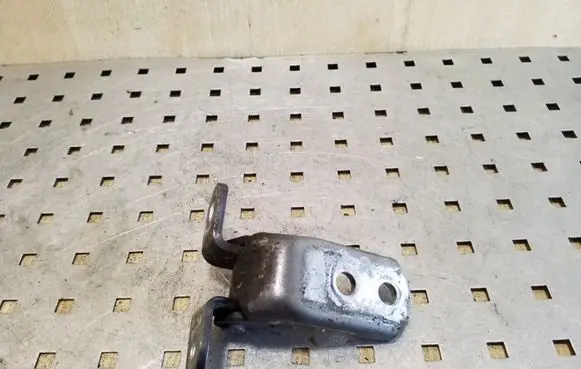 Toyota Avensis T270 Front door upper hinge
