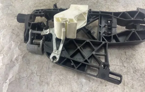 Rear door exterior handle/bracket