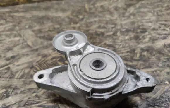 Honda Jazz Generator/alternator belt tensioner 8BD230313