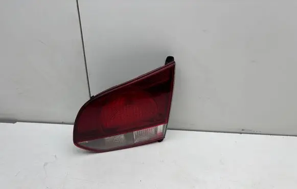 Tailgate rear/tail lights