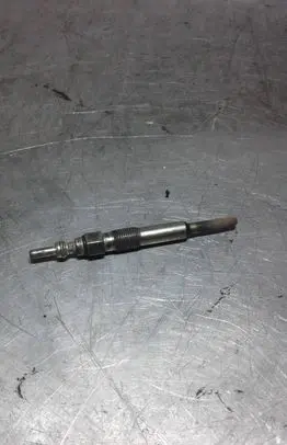 Volkswagen Golf IV Glow plug NGKY732U