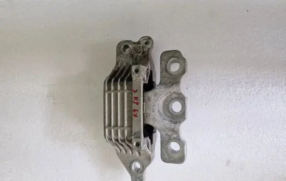 Buick Encore GX I Engine mount bracket 60003621