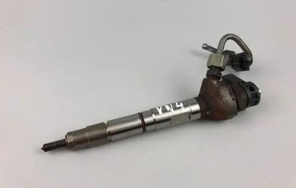 Volkswagen PASSAT B8 Fuel injector 04L130277AC