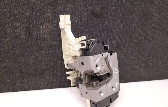 Mercedes-Benz Sprinter W906 Front door lock A9067201435
